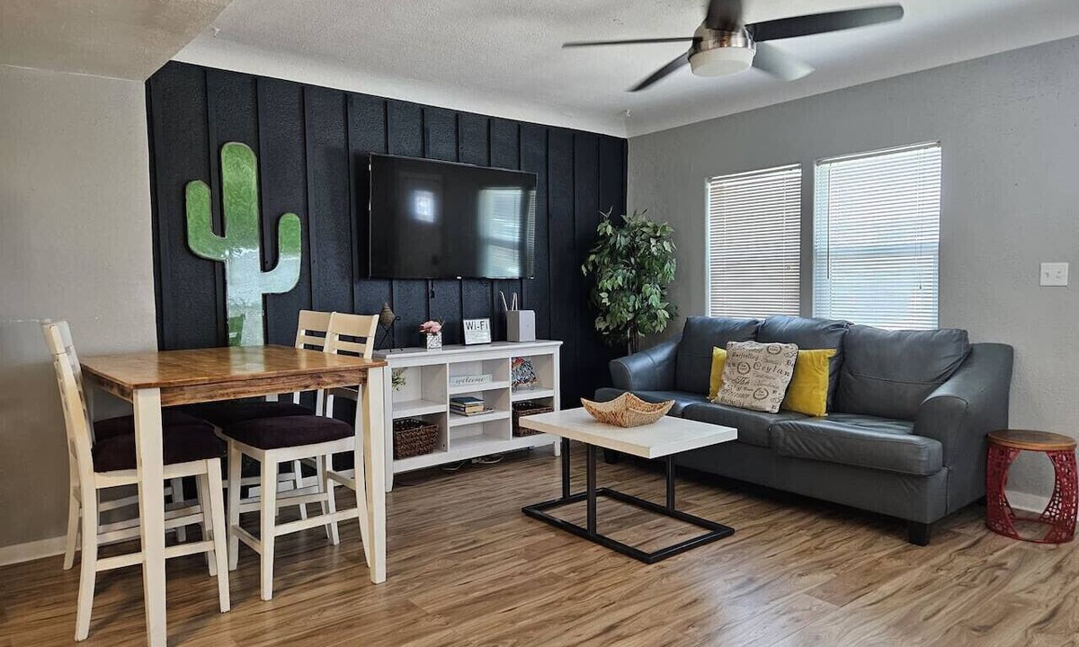 Garfield Apartment | 13th Pl Left · Charming Apt |Downtown|Phoenix|Historic|Patio