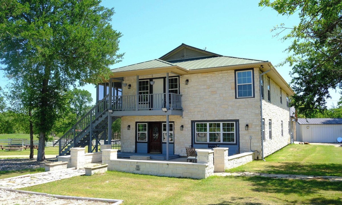 Bryan House | 3 Points Ranch - Large Group Retreat Sleeps 28