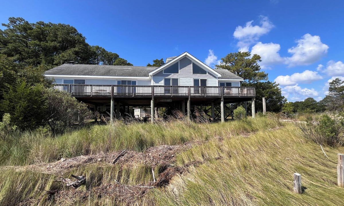Ware House | 4BR Riverfront Stilt Home w/Panoramic Views & Private Beach in Gloucester, VA
