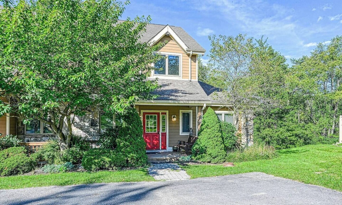 McHenry House | 5BR | Fireplace | Deck | Game Room