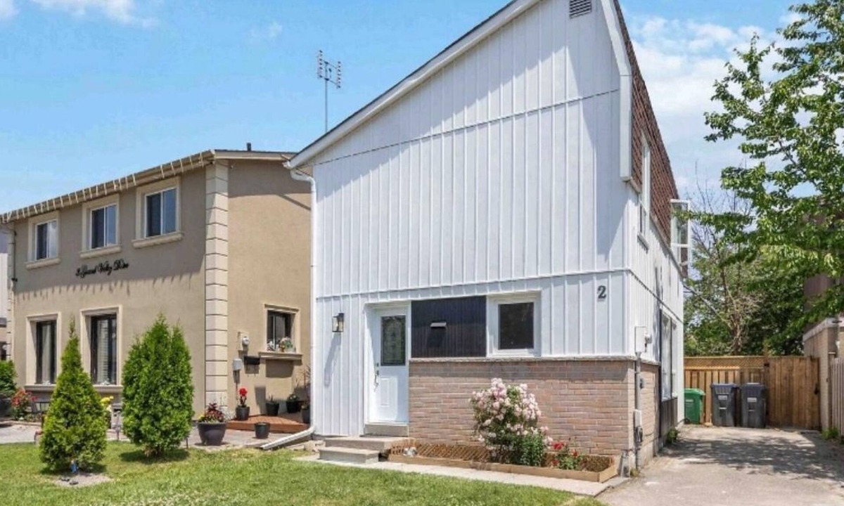 Bramalea House | A Basement Studio for 2
