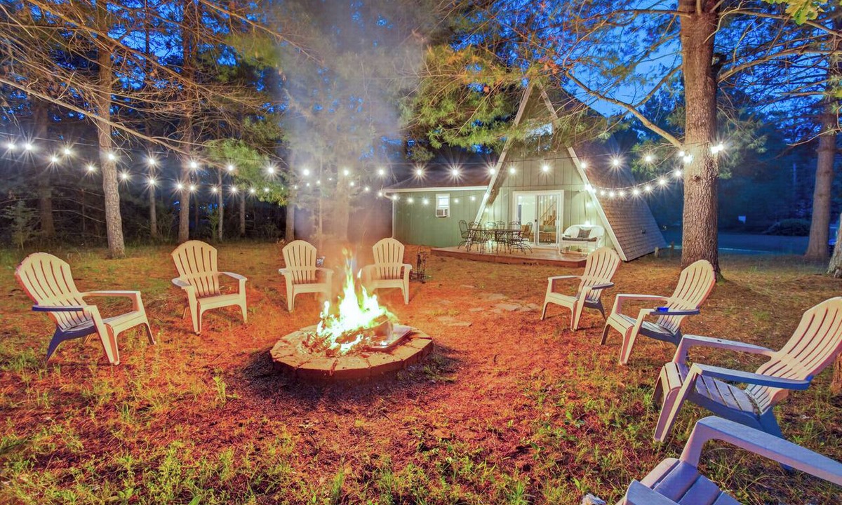 Friendship Cabin | A-Frame, Fire-pit, E-Bikes, Near Park/Launch