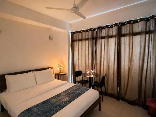 Male House | Arrival View