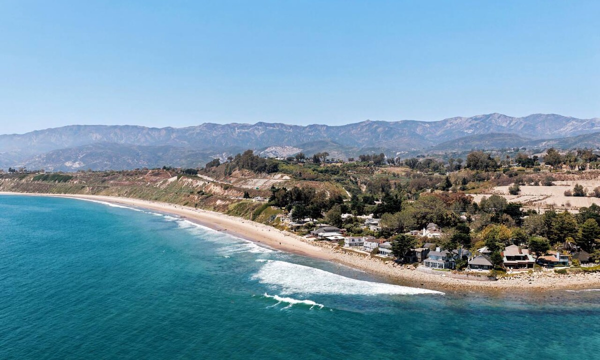 Carpinteria House | Beachside Townhome