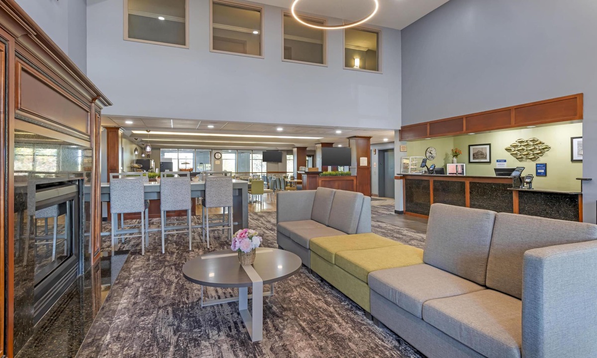 Eau Claire Hotel | Best Western Plus Eau Claire Conference Center