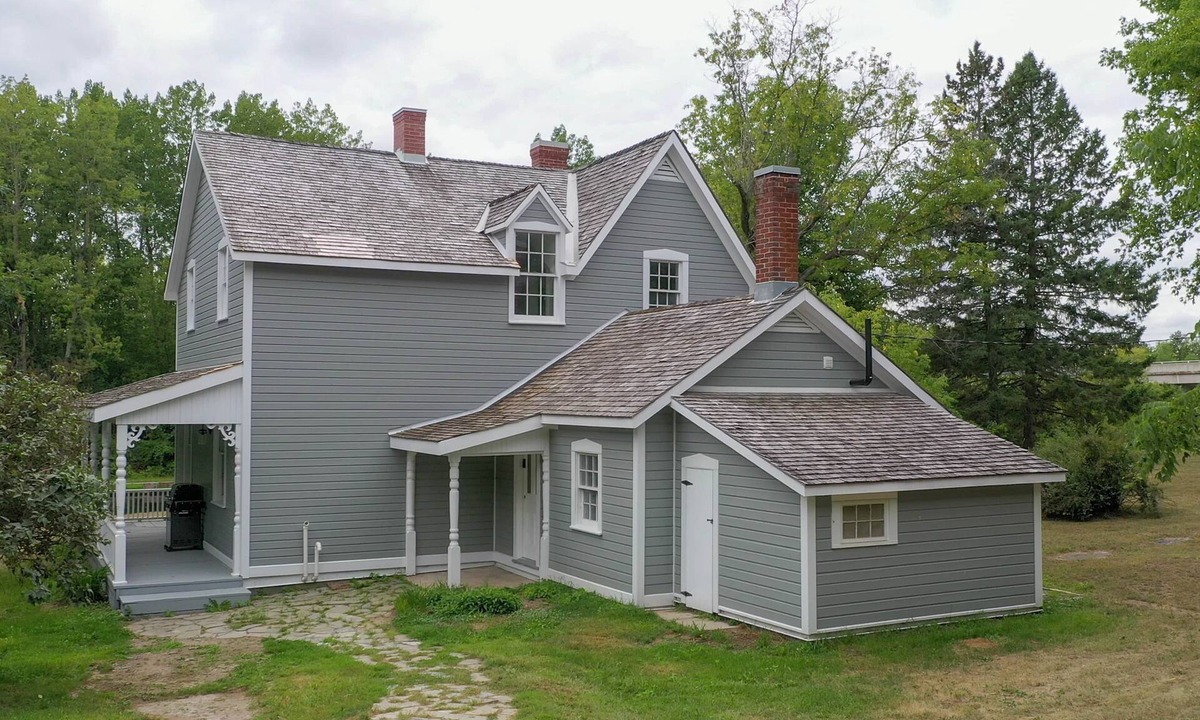 Drummond-North Elmsley House | Beveridges Lockmaster’s House | Historic Waterfront Retreat