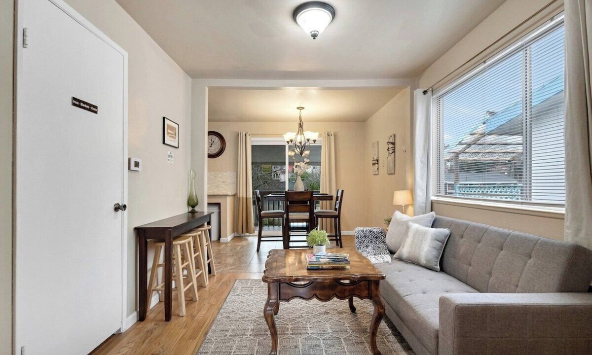 Brighton House | Brighton Upper Suite Near Park & Light Rail