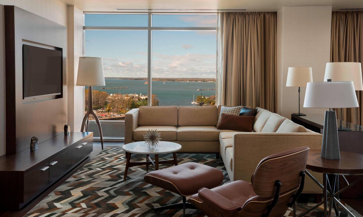 Downtown Buffalo Hotel | Buffalo Marriott at LECOM HARBORCENTER