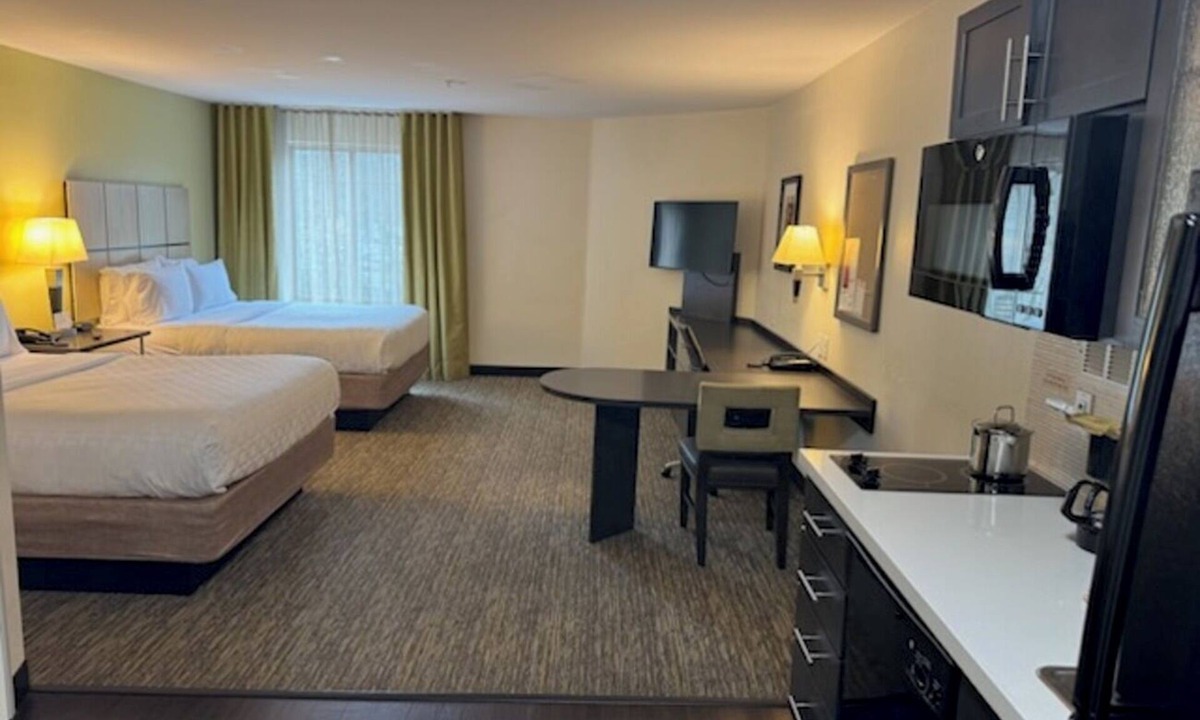 Eugene Hotel | Candlewood Suites Eugene Springfield by IHG