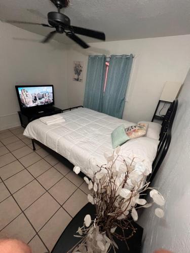 Downtown Phoenix House | Central Phoenix Value Stay Blue Room