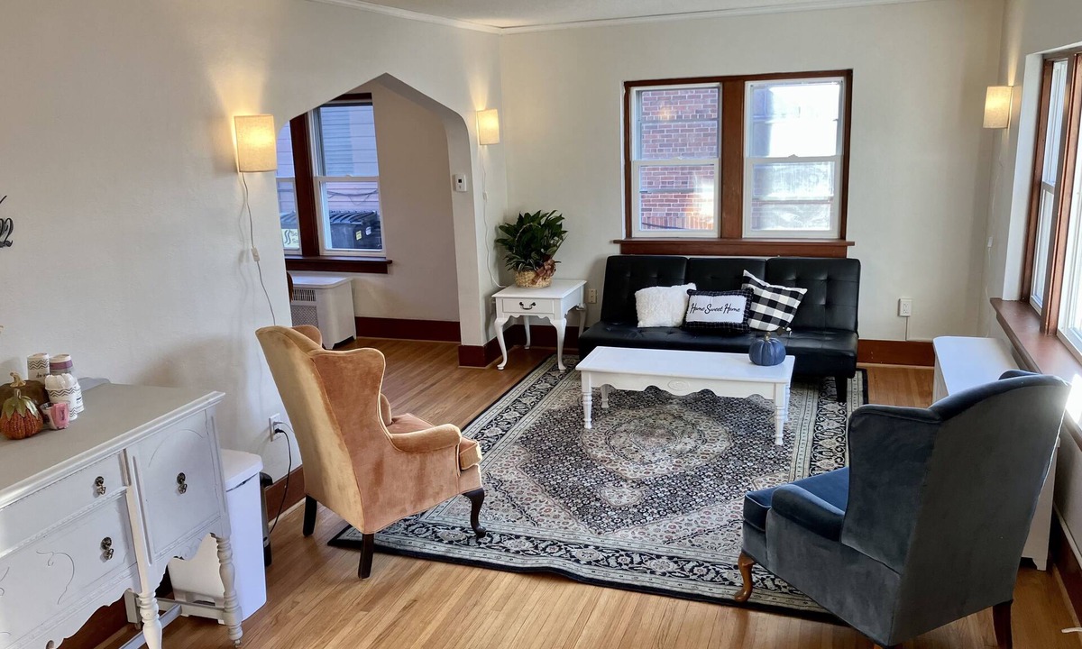 Marshall House | Charming & convenient house in downtown Marshall