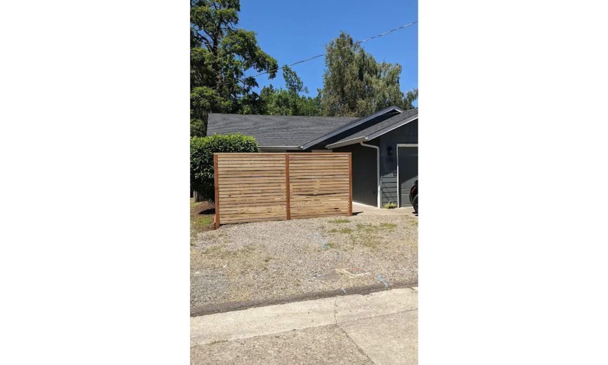 Southeast Salem House | Chic 3/2 Private Firepit and Bunkroom Near Dwntn