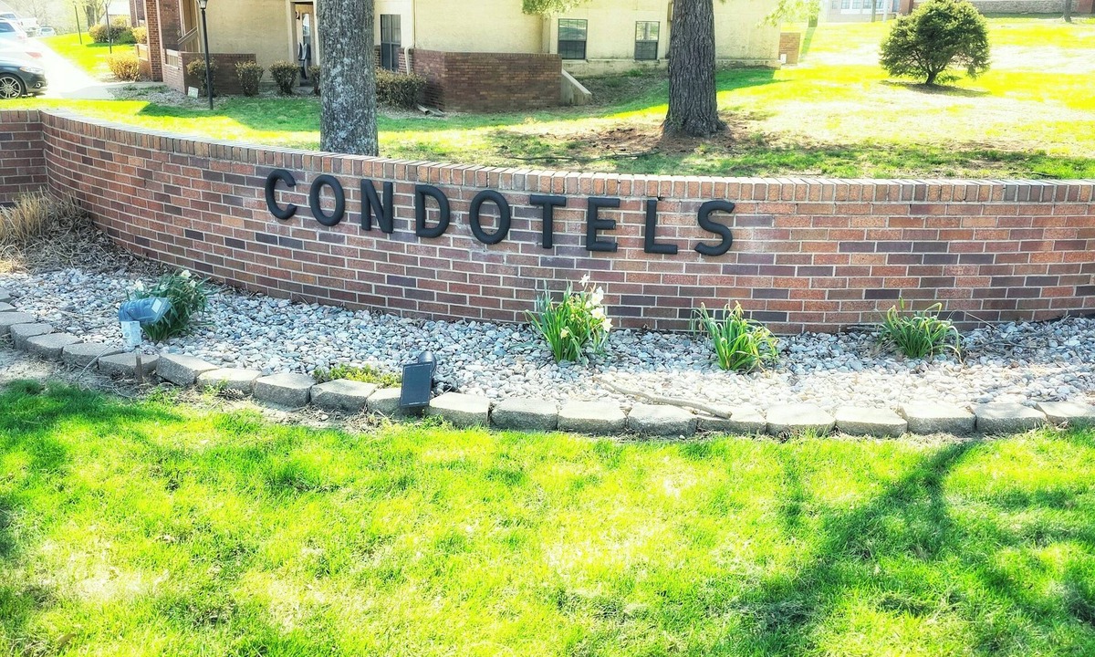 Lansing Condo | Condotels