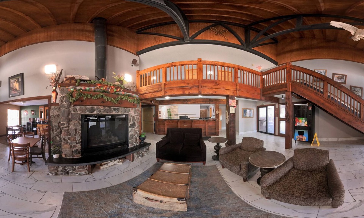 Black River Falls Hotel | Coratel Plus Suites by Jasper Black River Falls