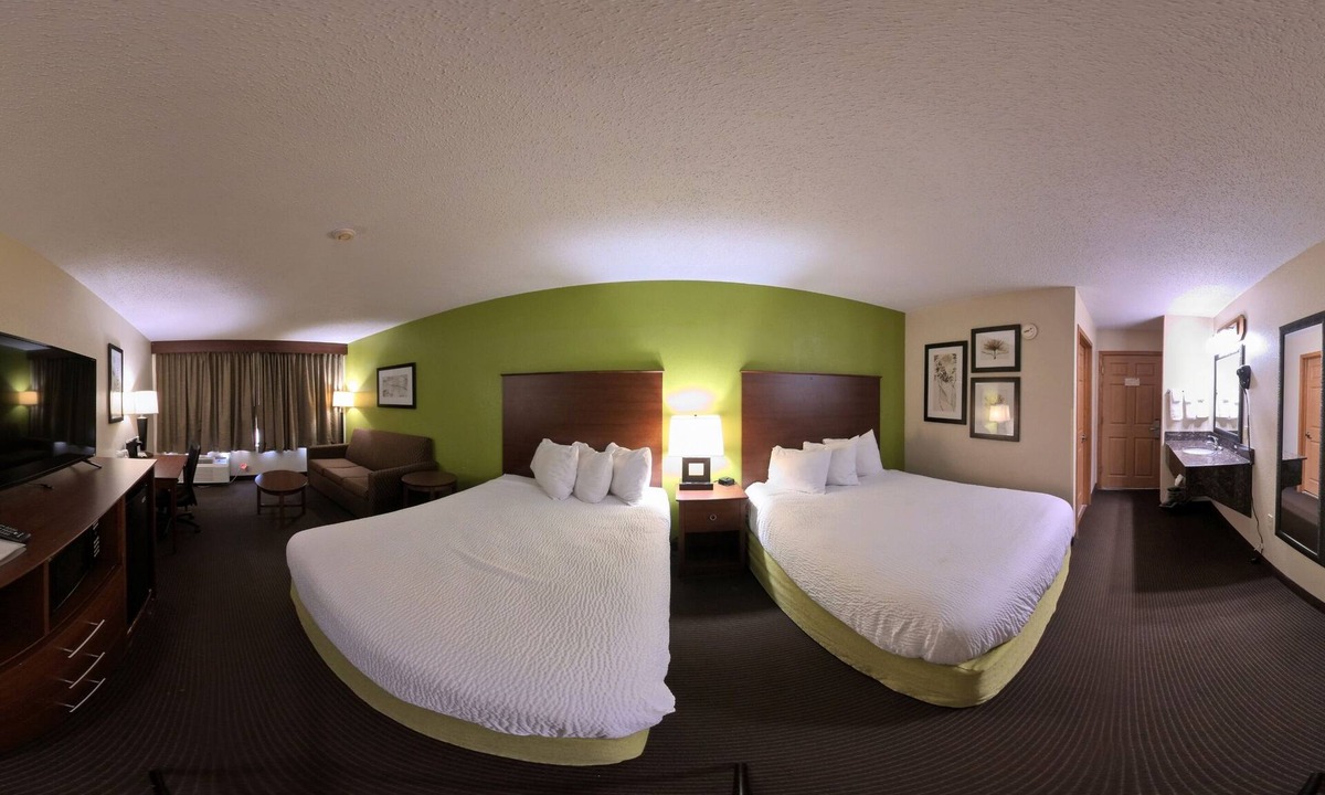 Black River Falls Hotel | Coratel Plus Suites by Jasper Black Riverfalls - Deluxe 2 Queen Beds Non-Smoking