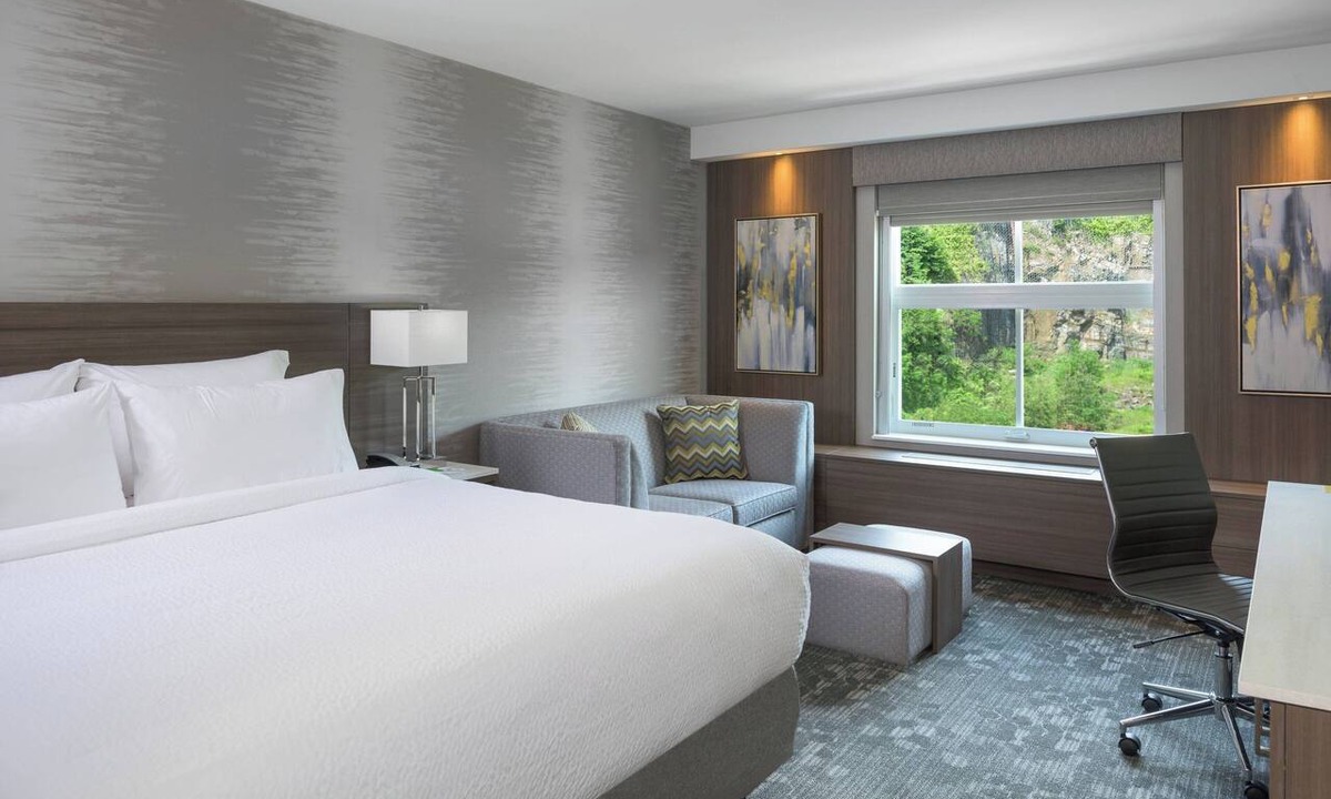 Edgewater Hotel | Courtyard by Marriott Edgewater NYC Area