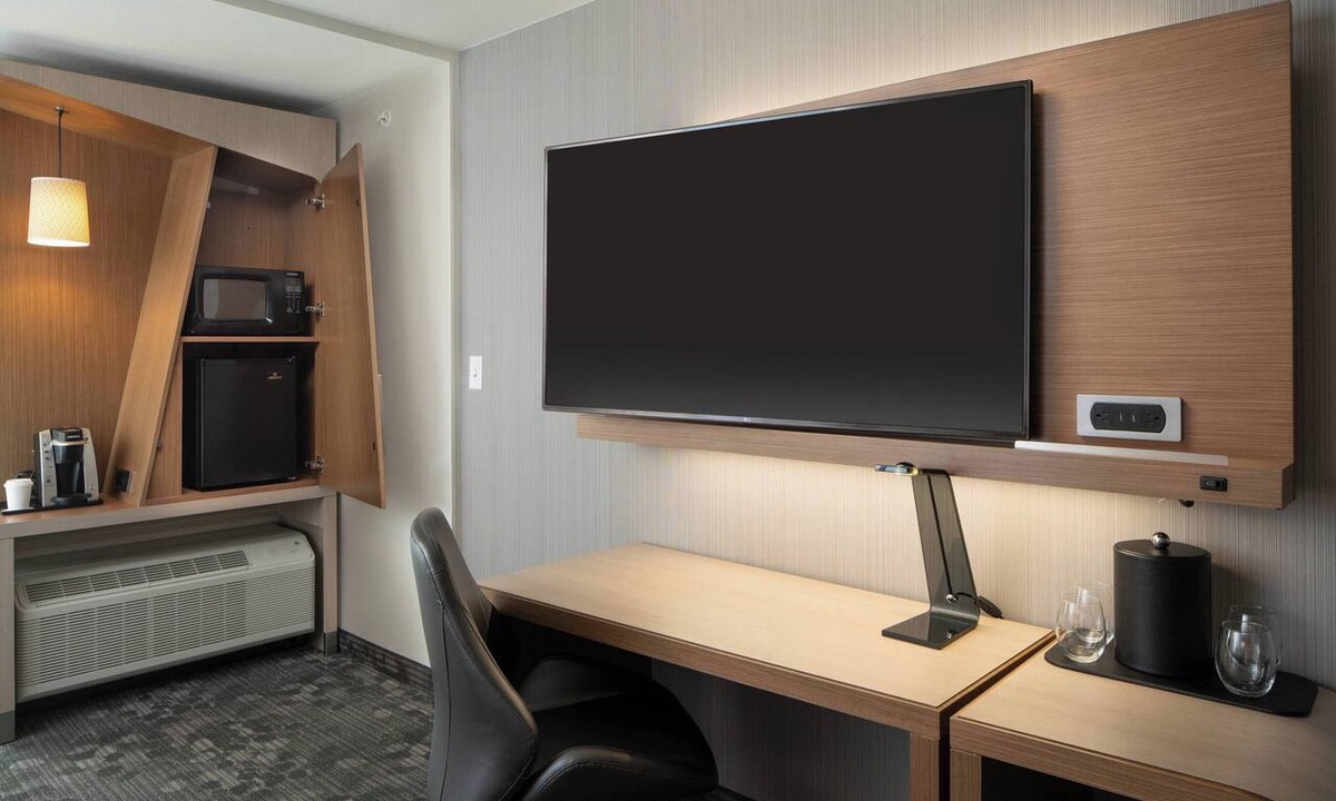 Milton Hotel | Courtyard by Marriott Lafayette South