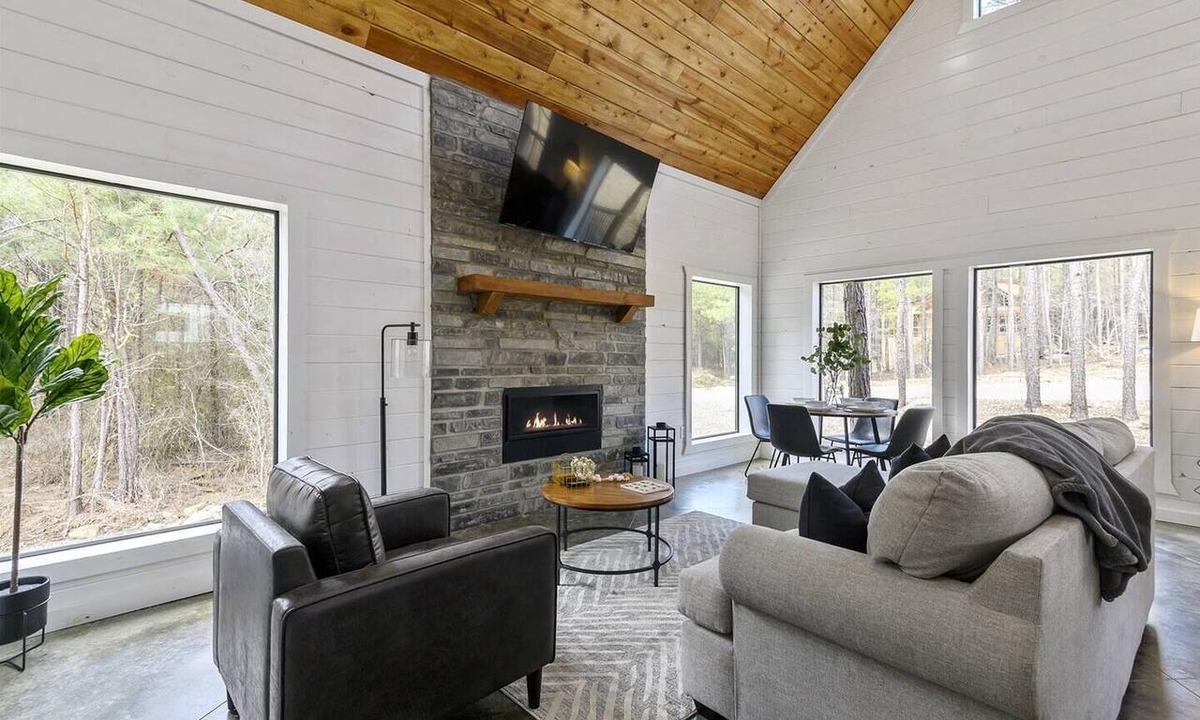 Pickens Cabin | Cozy serene couples cabin w Hot Tub/great location