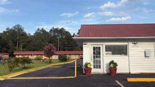 Santee Hotel | Delta Motel
