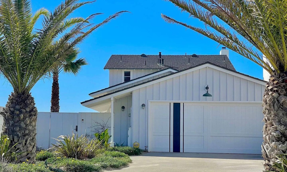 Oxnard Shores House | Designer Beachfront Home on the Sand