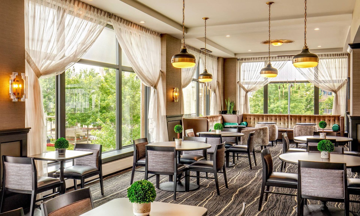 Downtown Hotel | DoubleTree by Hilton Youngstown Downtown