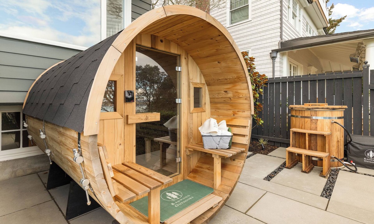 Madrona House | Eagle's Haven: Lakeside Luxe & Culinary Delight