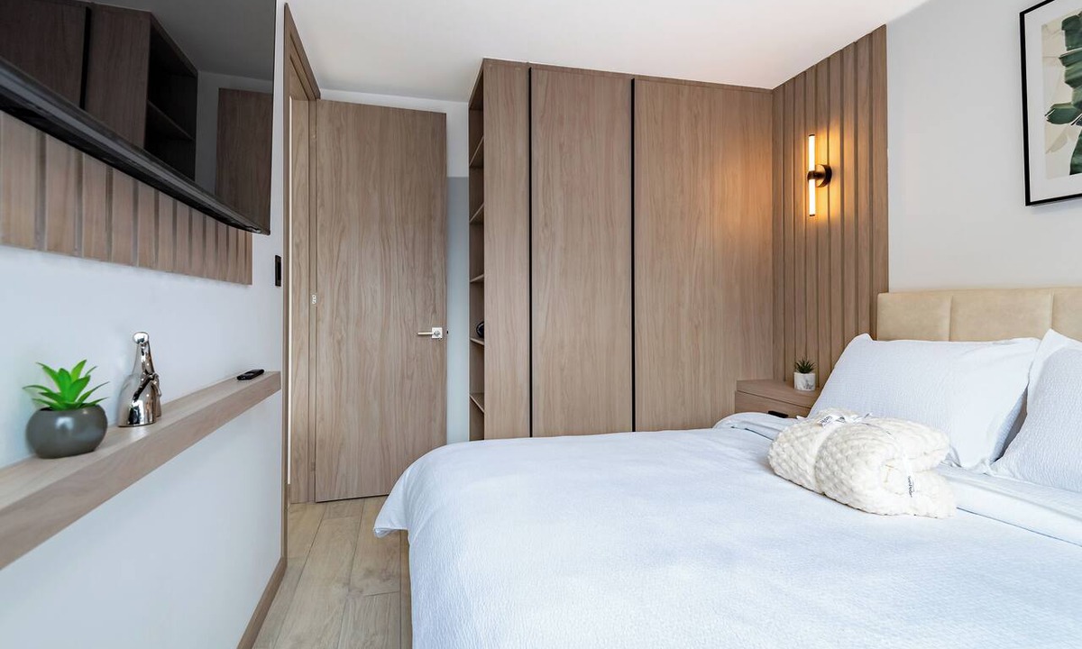 Financial District Apartment | Edificio Cielo by Host Ecuador