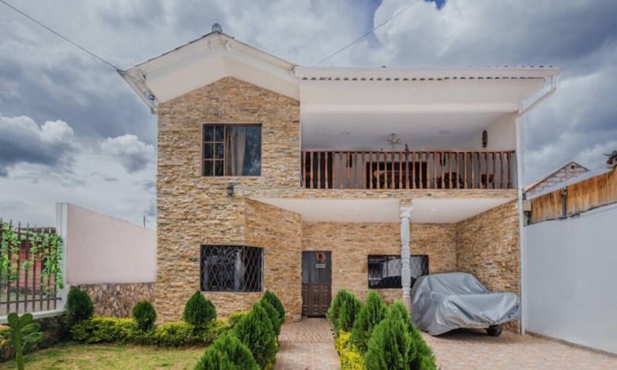 Cuenca House | Elegant and rustic spacious house