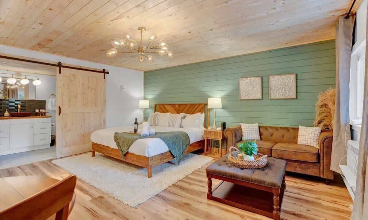 Canadensis House | Elements Pocono Modern | Firepits | Pet Friendly