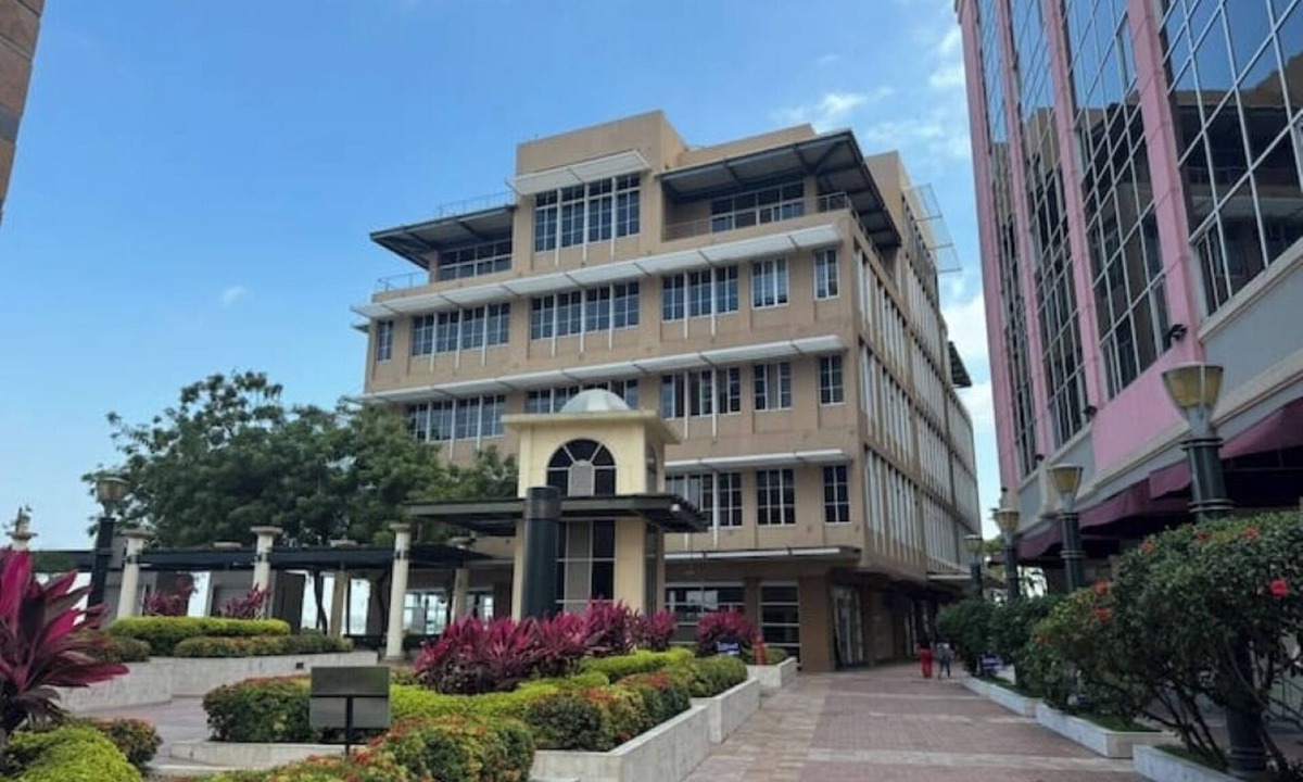 Tarqui Apartment | EXECUTIVE LOFT - Work or tourism in bustling, safe urban center &business hub.