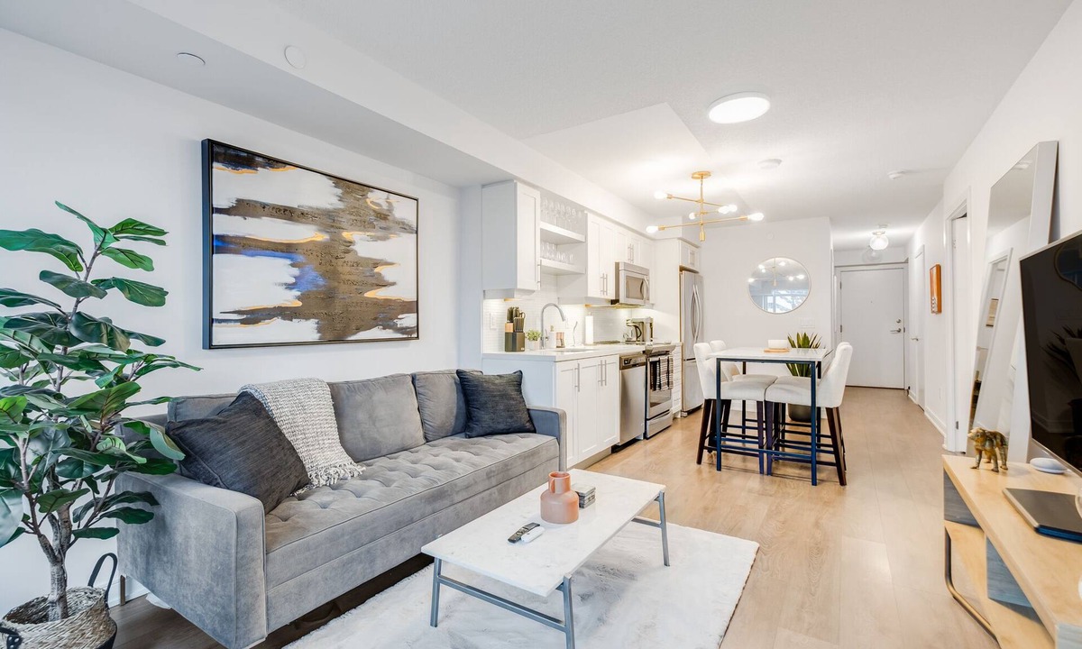 Wellington Place Apartment | Executive Monthly 2BR/2Bath Luxury Condo - Downtown Toronto