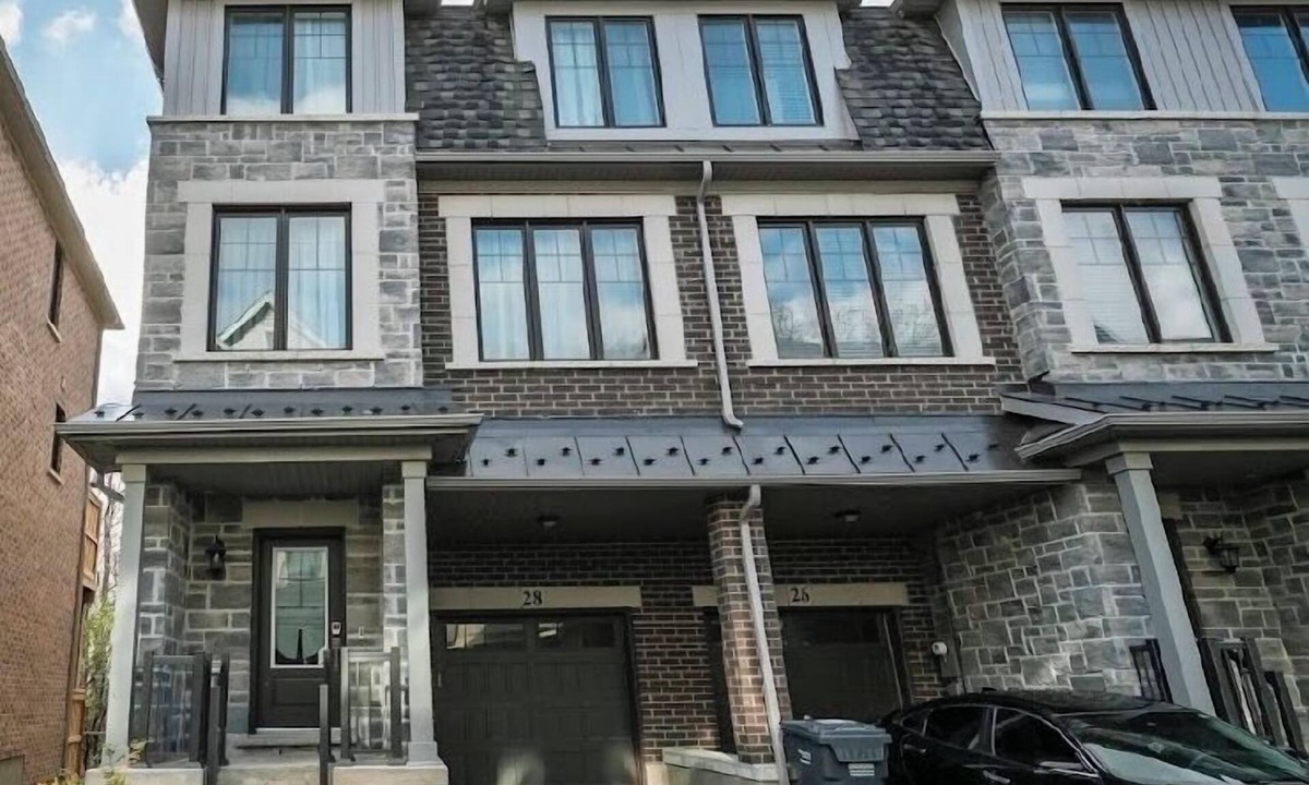 Mount Pleasant House | Executive Townhouse on a Ravine