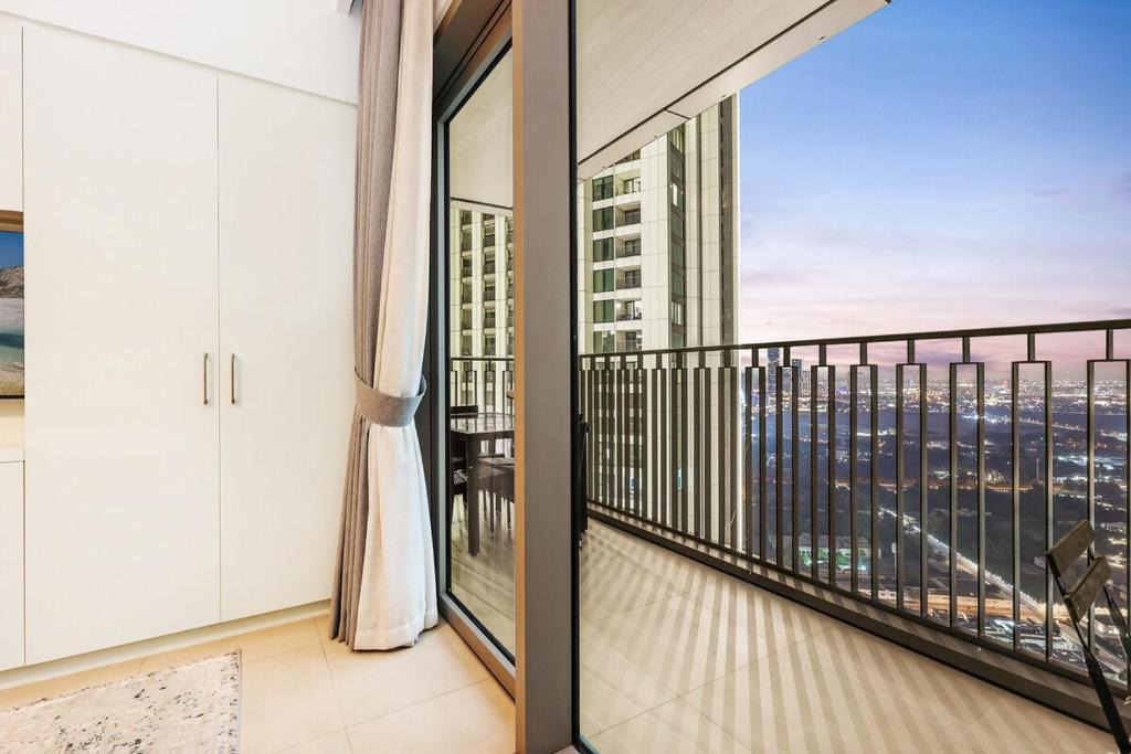 Za'abeel 2 Apartment | FIRST CLASS 1BR Modern Comfort in the City