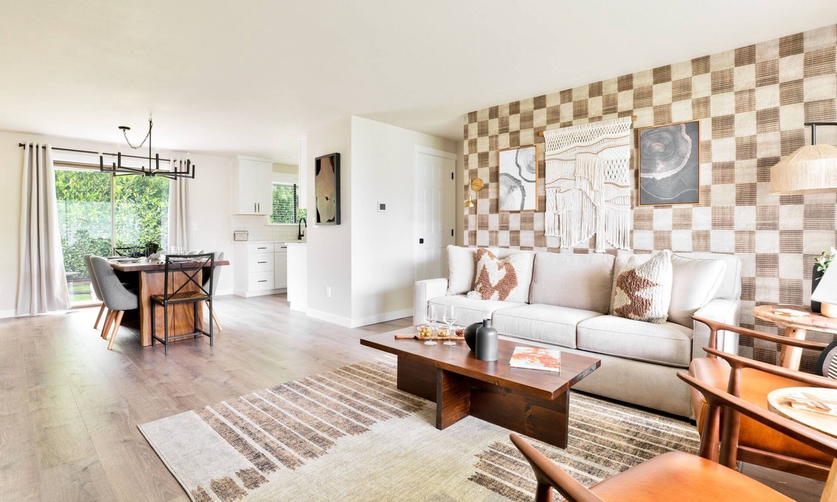 Enumclaw Condo | Gas Fire Pit/Coffee Bar/Walk to Downtown/EV/Pets/AC