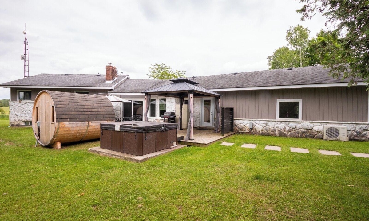 Lindsay House | Golf Course Cottage in Little Britain