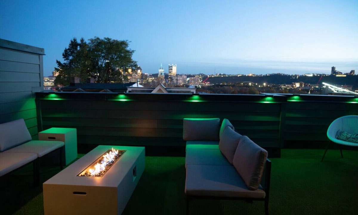 Central Northside Villa | ★ HostWise Stays ★ Botanic Haven| Fire Pit & Skyline Rooftop Views