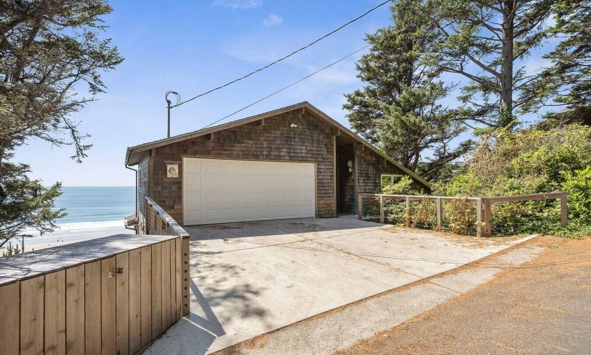 Oceanside House | Immaculate Ocean Views! 3 bedroom, 1 sleeping loft, 2 bath, sleeps 12