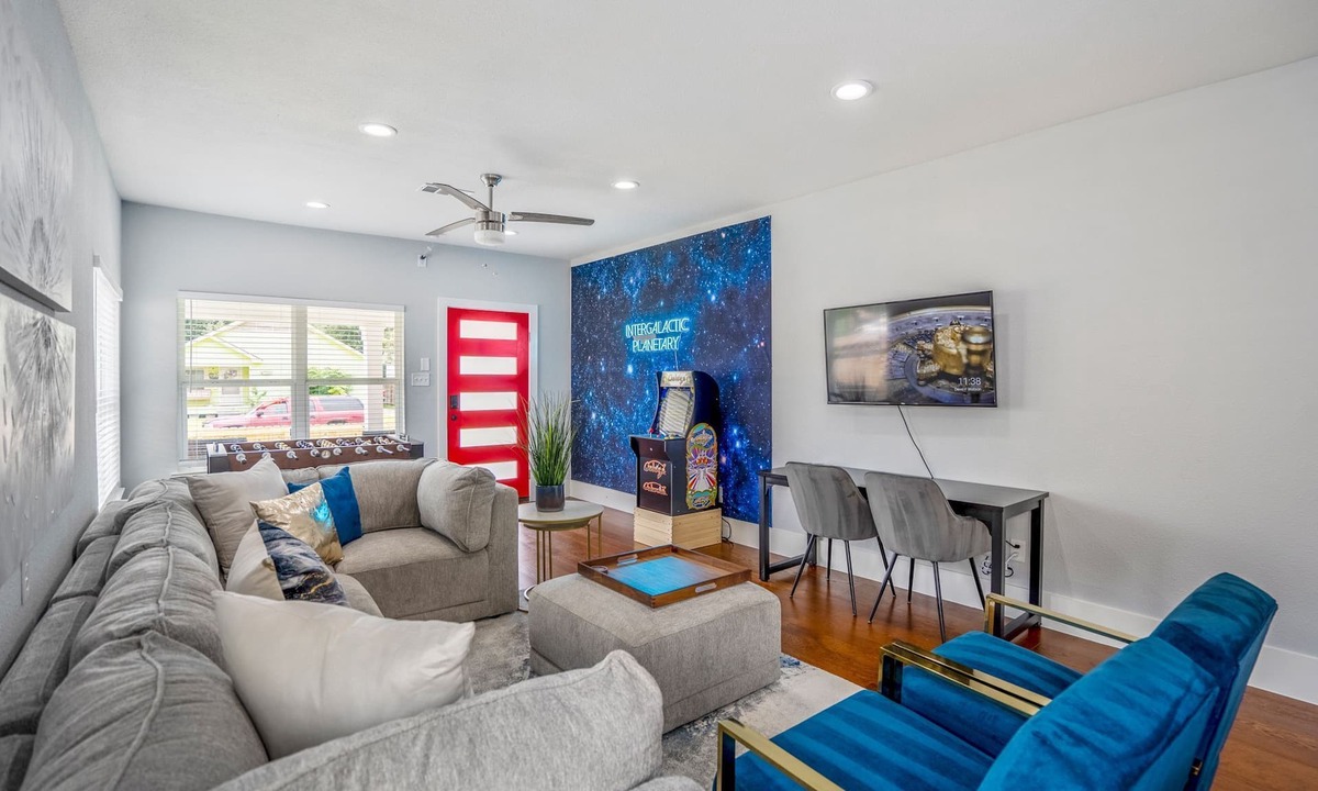 Greater East End House | Intergalactic Abode @EADO - 5 km from FIFA Fest