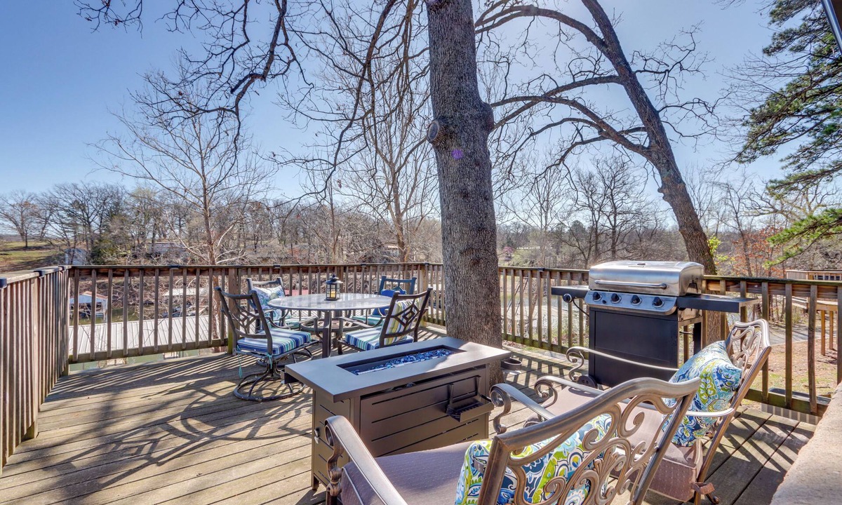 Tia Juana Cabin | Lakefront Eucha Escape w/Views & Boat Slip!