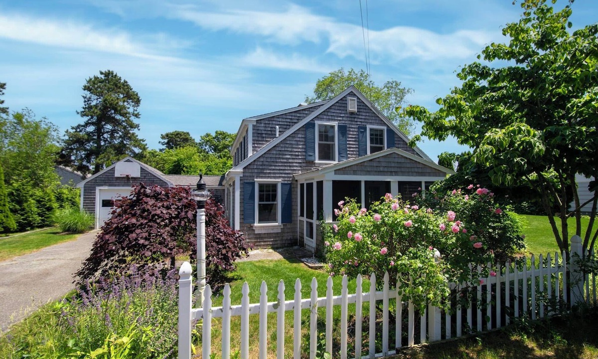 Northwest Harwich House | Large Deck, Fire Pit, Dog Friendly, Near Beach - Sleeps 10!