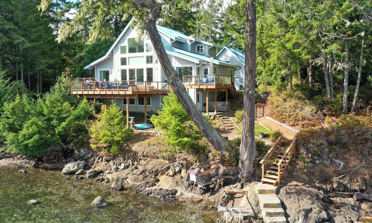 Brinnon House | Modern waterfront luxury meets adventure!