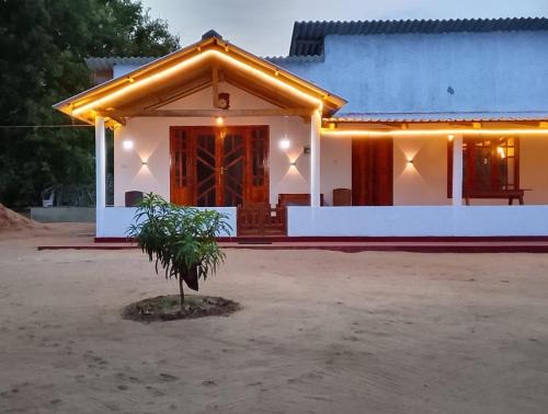Lahugala House | Moon Light Villa