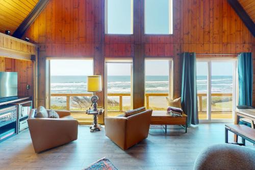 Florence House | Ocean Front A Frame with Spectacular Views! Dog The Hidden Overlook