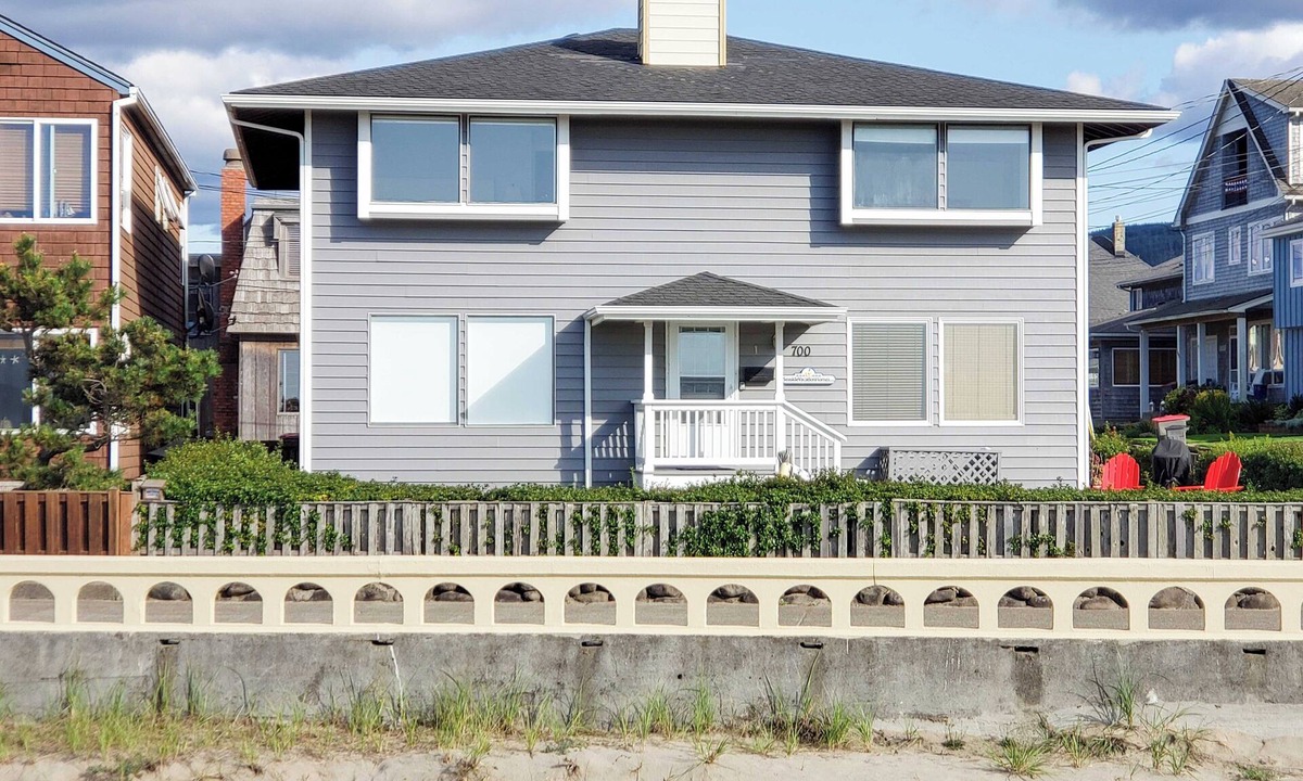 Seaside House | OCEAN FRONT: BEACHTOPIA: Both Units: Seaside Vacation Homes, Inc Managed