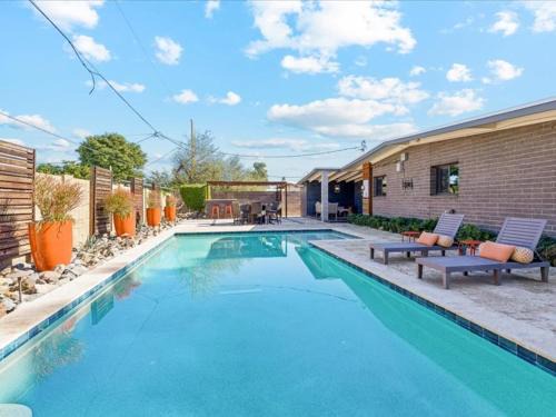 Paradise Valley Village House | Paradise
