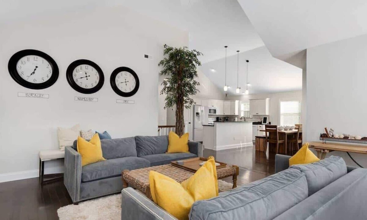 Colington House | PARTIAL STAYS ~ Hot Tub and Steps to Sound!