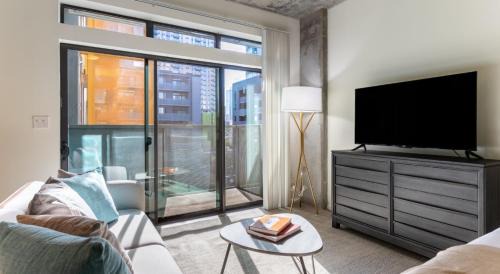 Evans Churchill Apartment | Phoenix Downtown Zen Loft