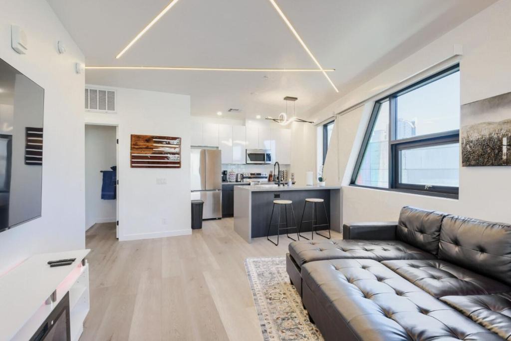 Evans Churchill Apartment | Phoenix Rustic Urban Retreat