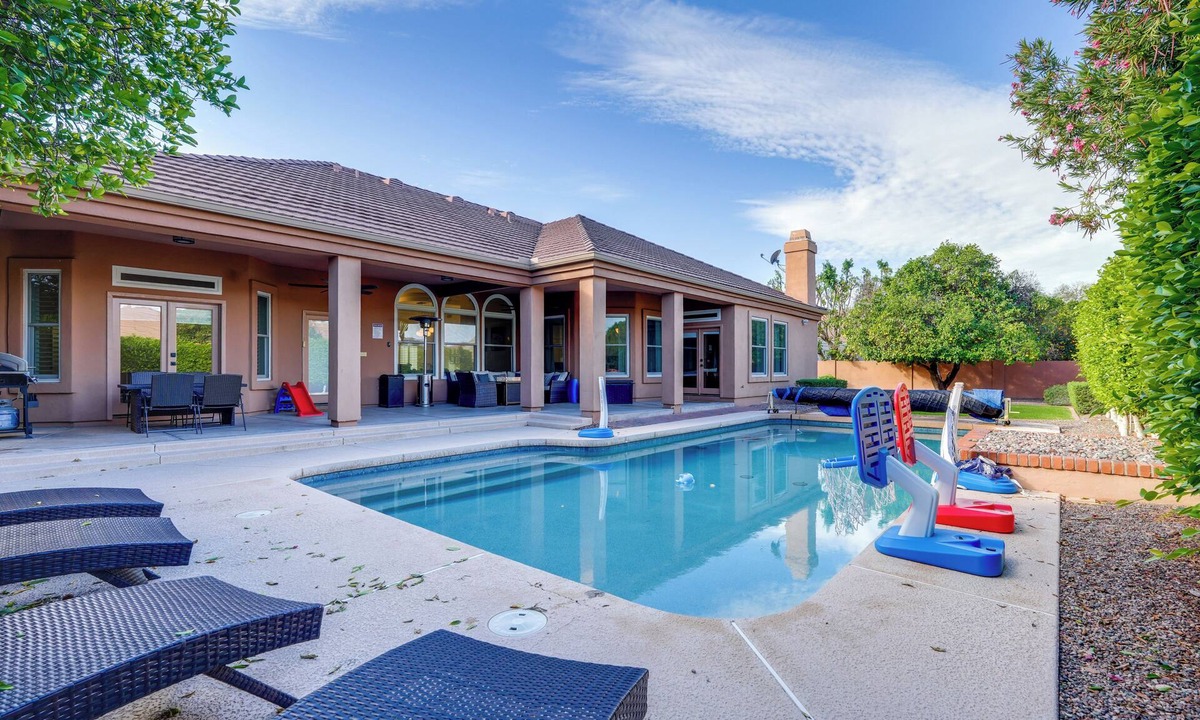Mesa House | Pool Table, Putting Green: Luxury Oasis in Mesa