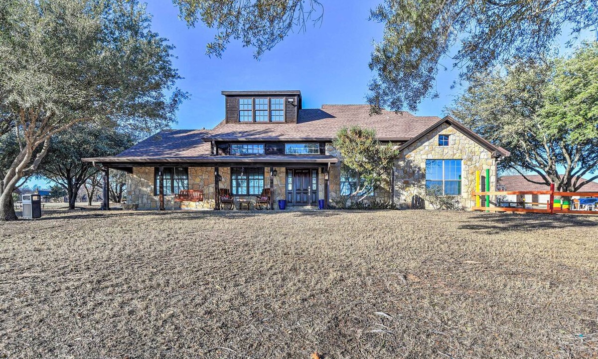 Argyle House | Private Pool: Spacious & Vibrant Argyle Villa!